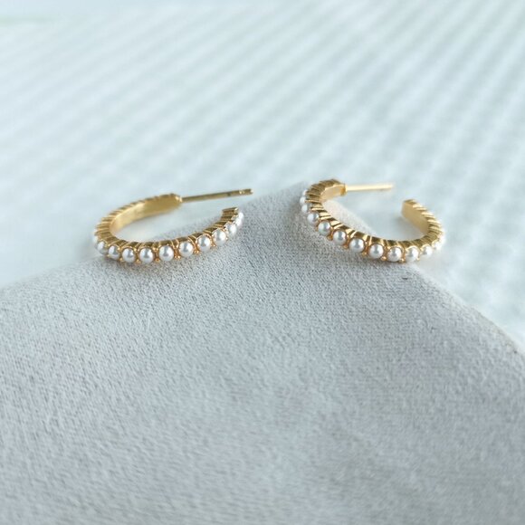 Julie Vos Gold Pearl Juliet Small Hoop Earrings NEW - Picture 2 of 3